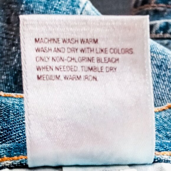 Cute Old Navy Women’s Light Wash Lowrise 3.5” Inseam 5 Pocket Jean Shorts Sz 12 - Picture 9 of 11